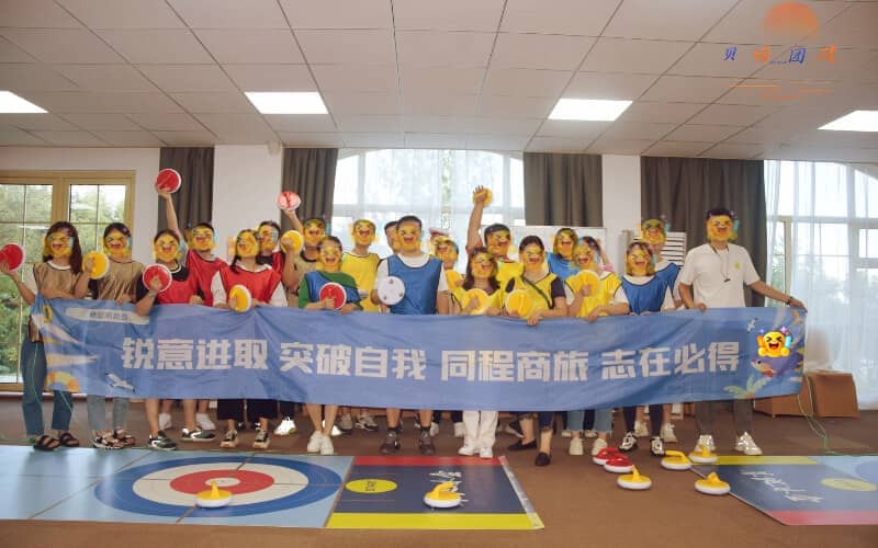 杭州冰壶团建合影图